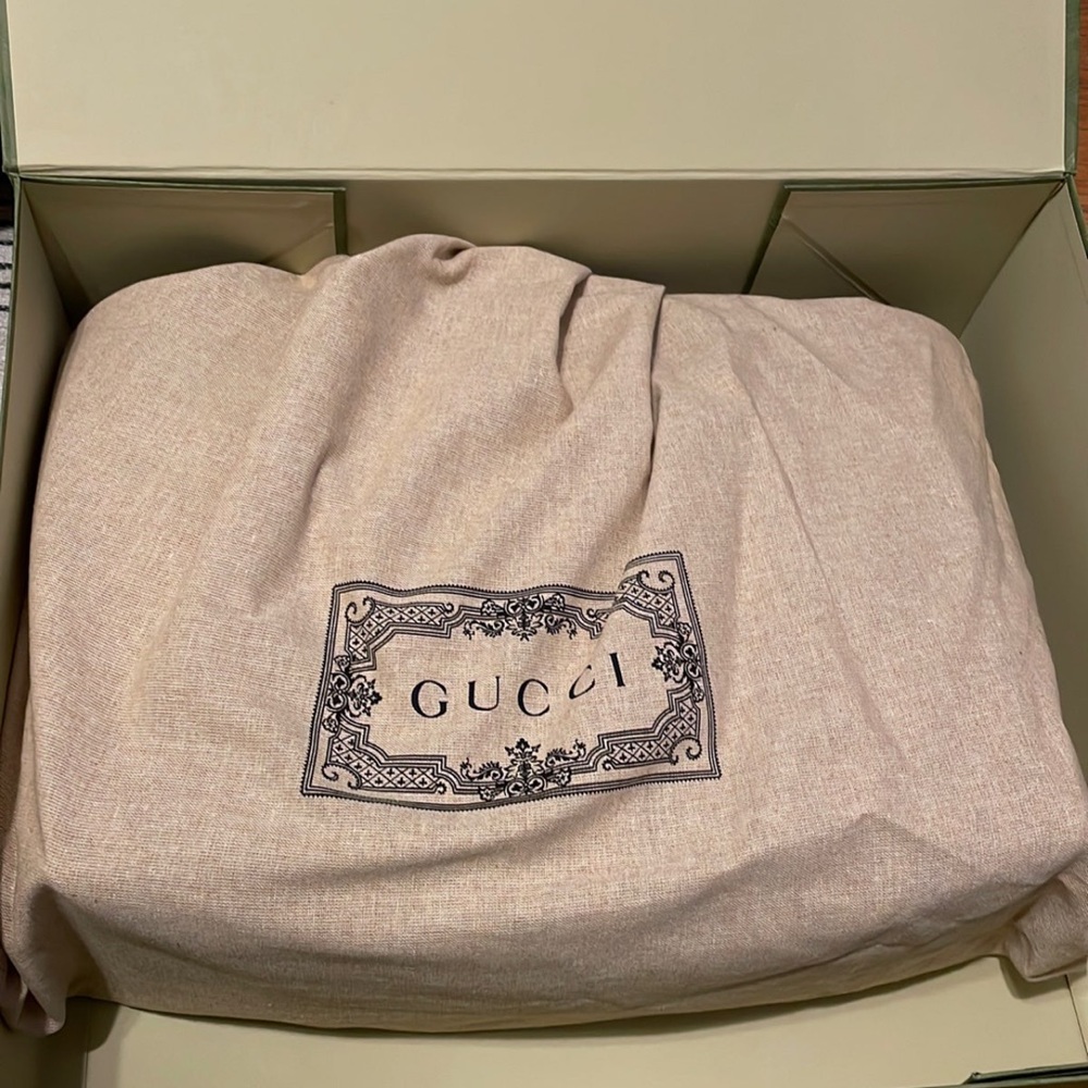 Gucci - Picture 2 of 5